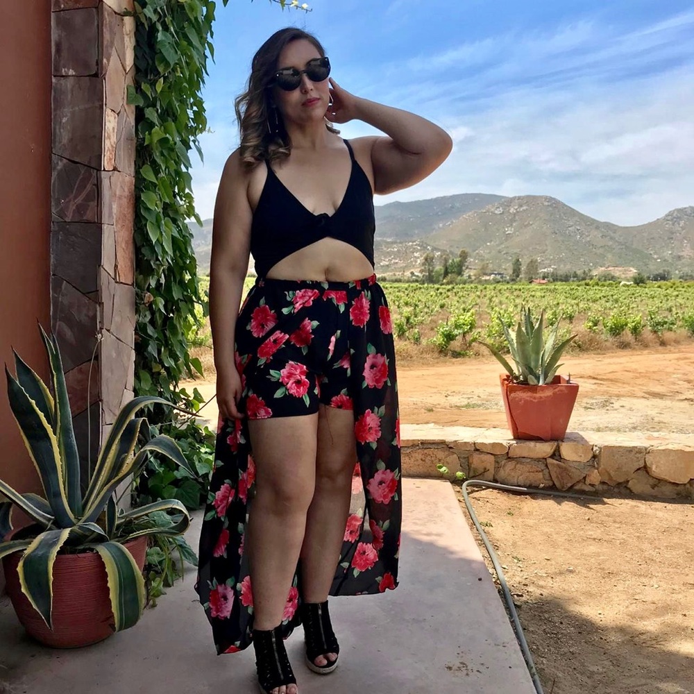 🚨24 HOUR SALE🚨Summer Love Plus Size Floral Pants - Picture 5 of 5
